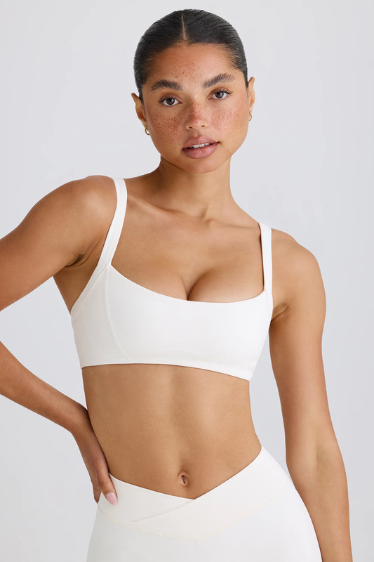 Soft Active Contrast-Trim Sports Bra in White - UK Size:L